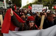 إيقاف أكثر من 200 شخص إثر الاحتجاجات الشعبية ضد إجراءات التقشف في تونس.