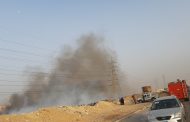 سيارات الحماية المدنية تسيطر على حريق أبراج الضغط العالي بمدينة ٦أكتوبر.