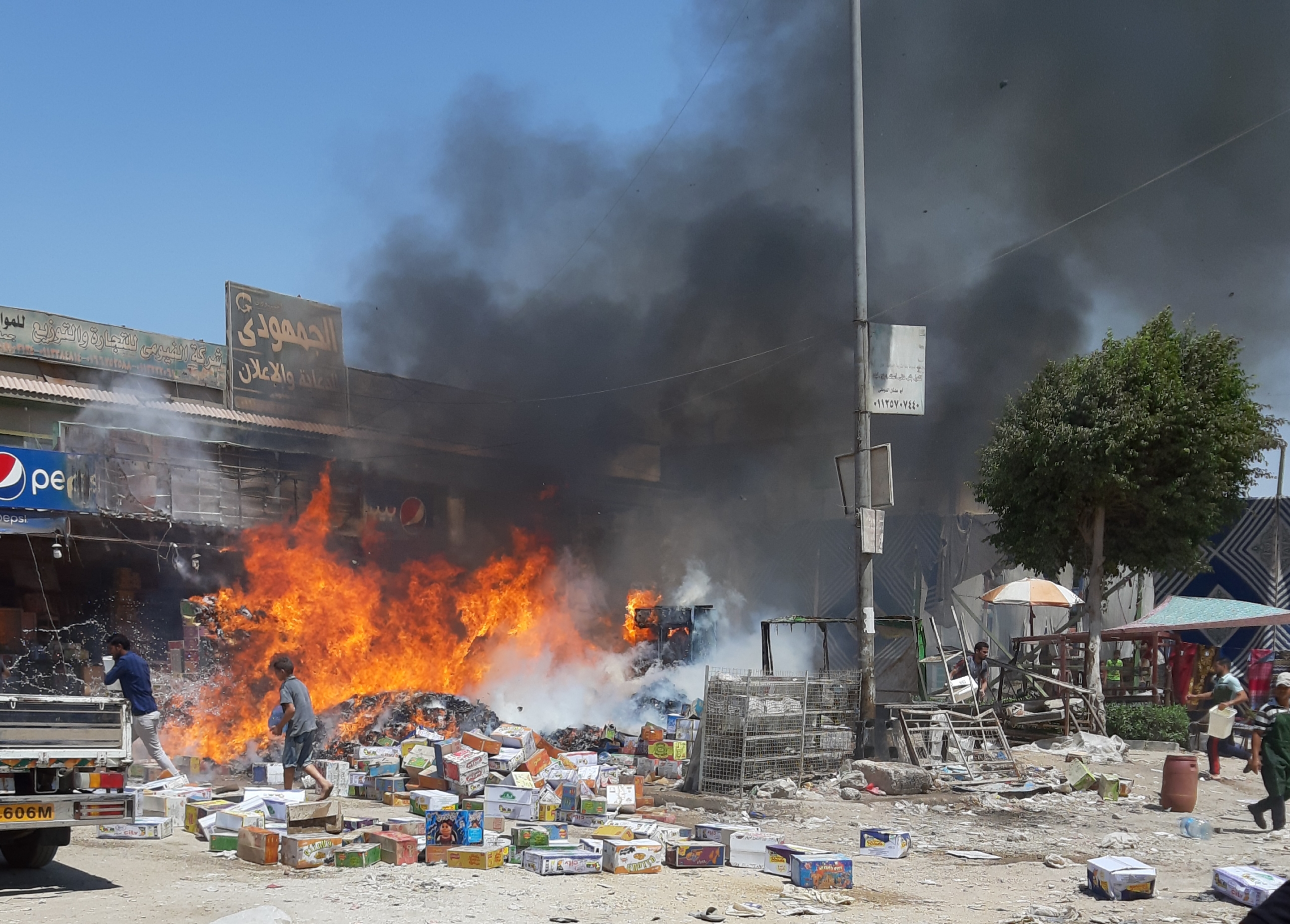 بالصور اشتعال حريق بسوق الحي السادس بمدينة ٦أكتوبر